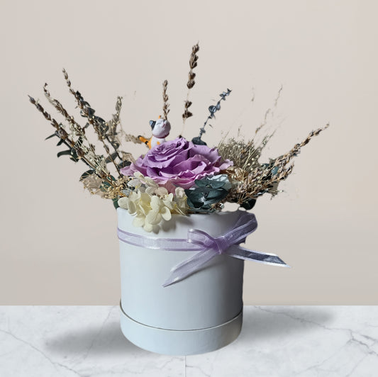永生花 – 雙色拼接桶花 (連貓公仔) Preserved Flower – Mixed Colour Bucket (with Cat Doll)
